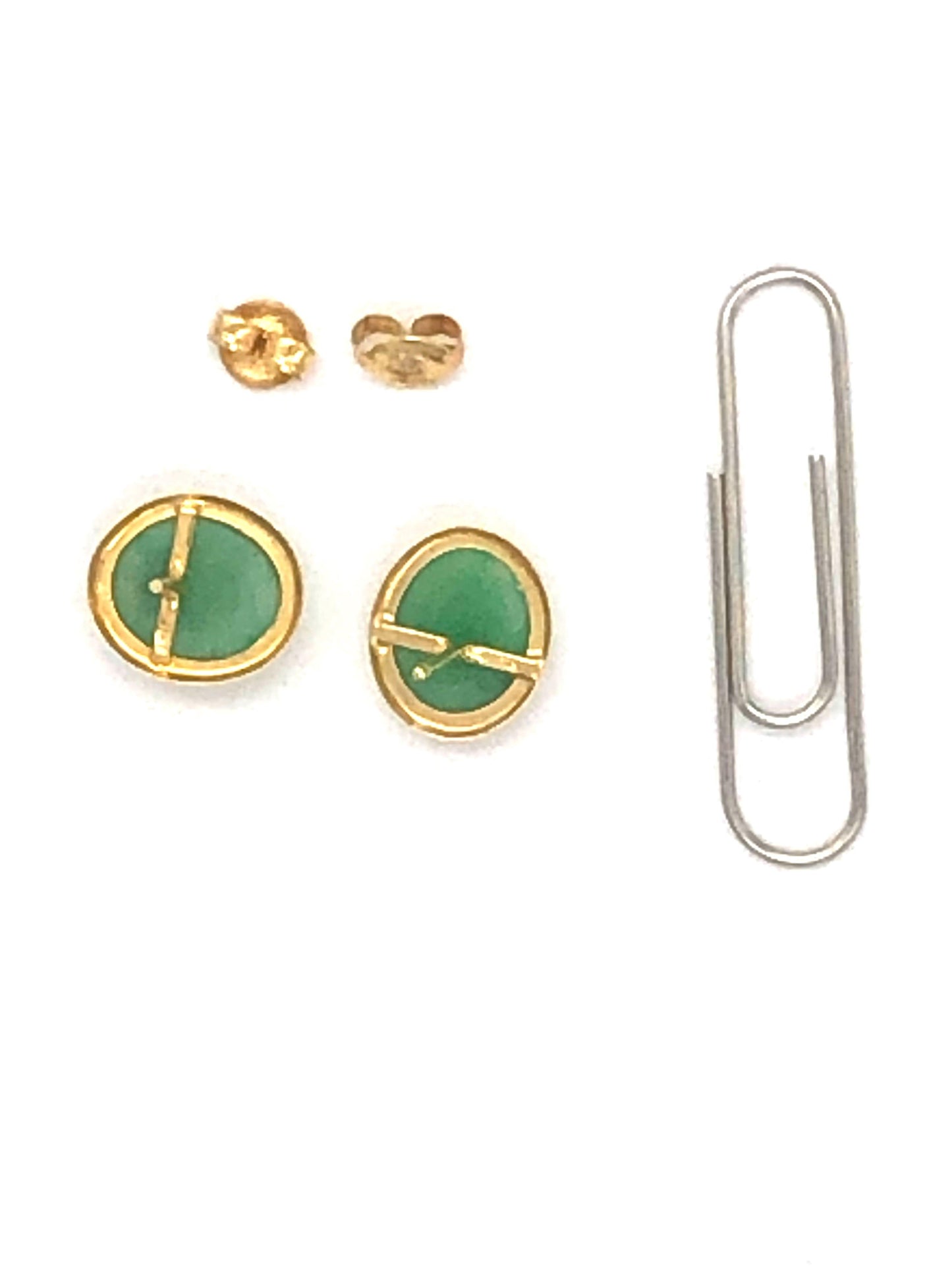 14k (585) Yellow Solid Gold surrounding mounted Oval-shaped Jade earring