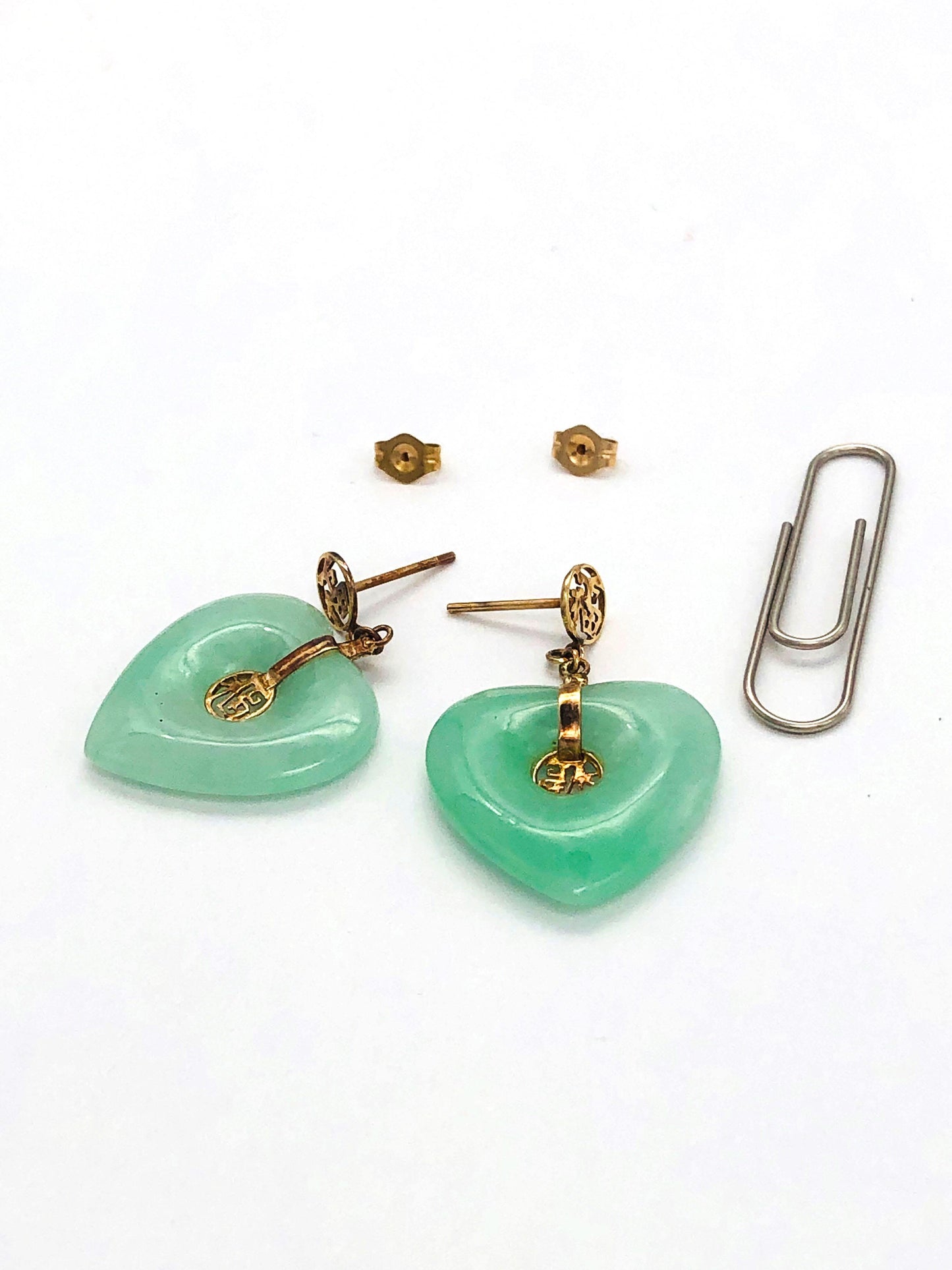 14k (585) Solid Yellow Gold crafted “Fok" mounting heart-shaped jade drop earrings