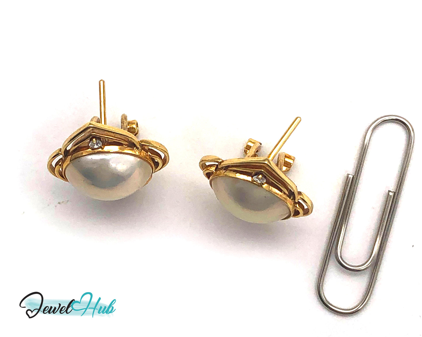 14k (585) Solid Yellow Gold 12mm natural enchanted leaves Pearl and Diamond earrings.