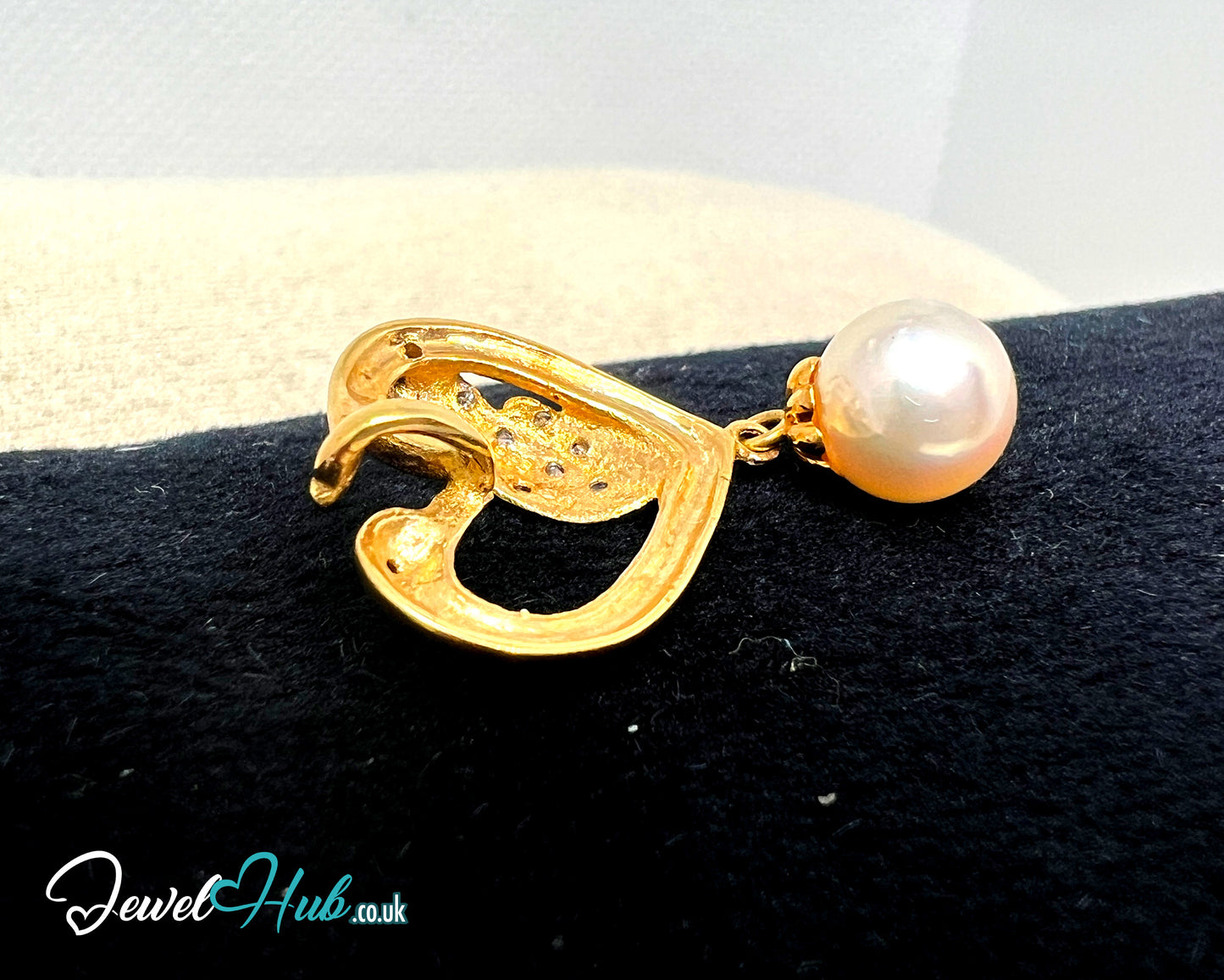 Pearl & Diamond Pendant in 14K Gold (Heartleaf Edition)