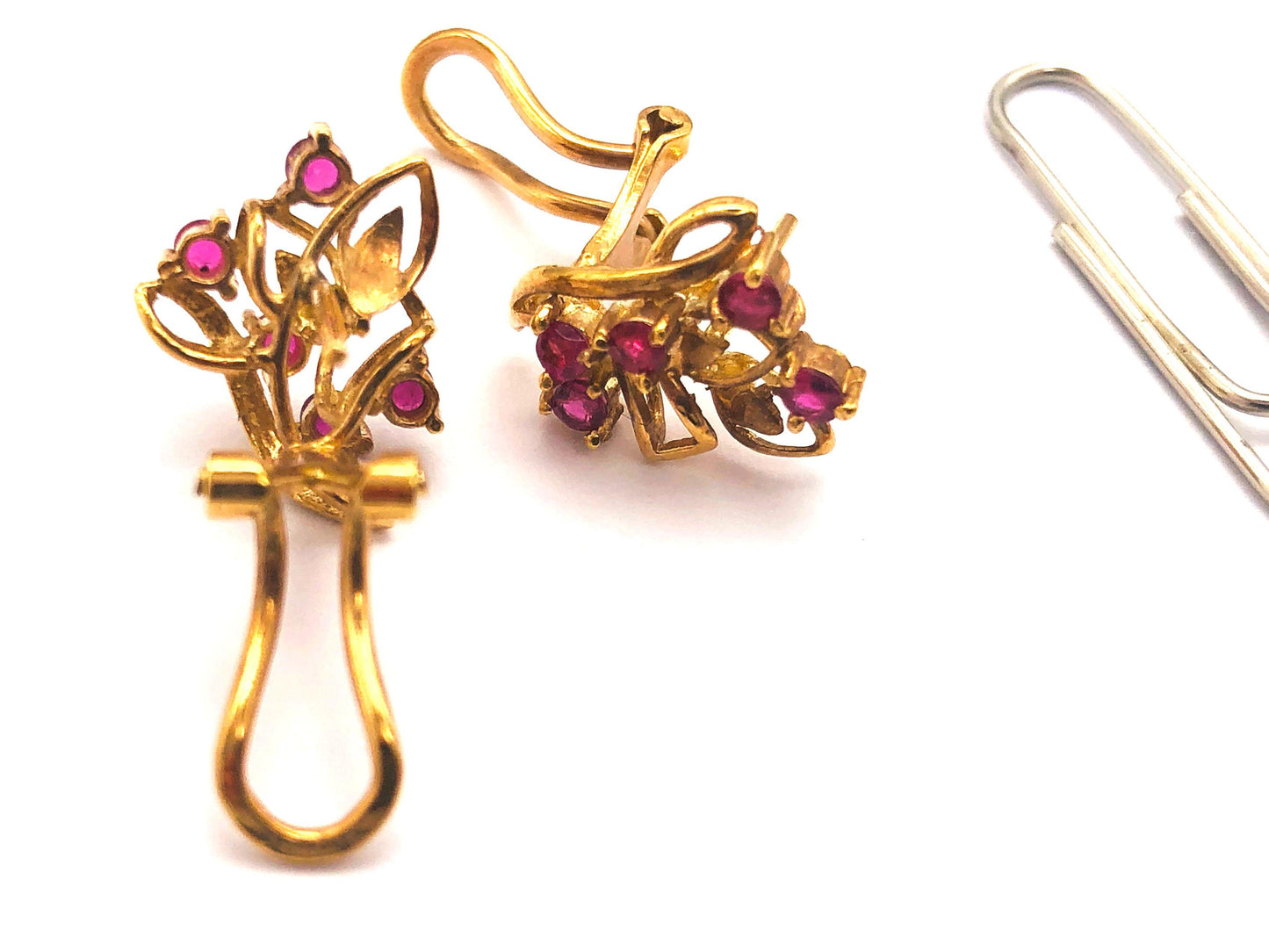 14k (585) Yellow Solid Gold Elegant Leaves with Flowery Shape x5 Ruby earrings