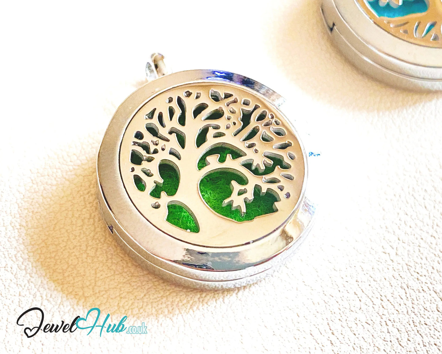 🌳 Tree of Wholeness – Stainless Steel Aromatherapy Pendant for Balance & Connection EM