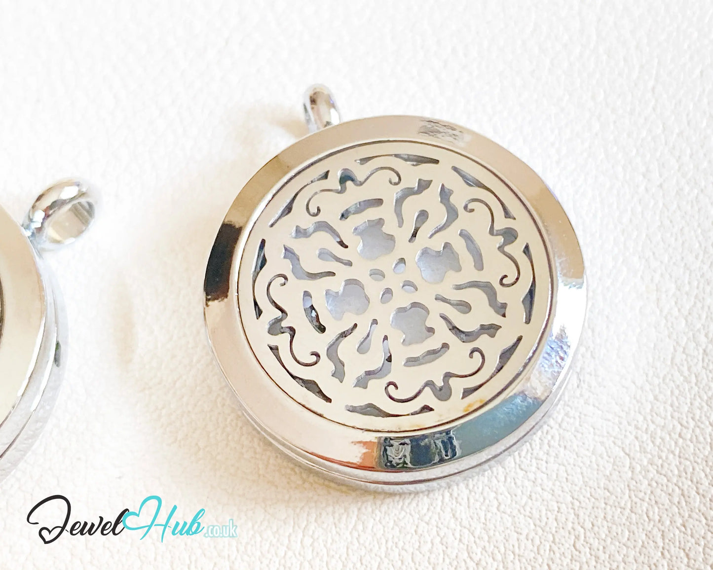 🌷 Botanical Grace – Stainless Steel Aromatherapy Pendant for Softness & Strength CT