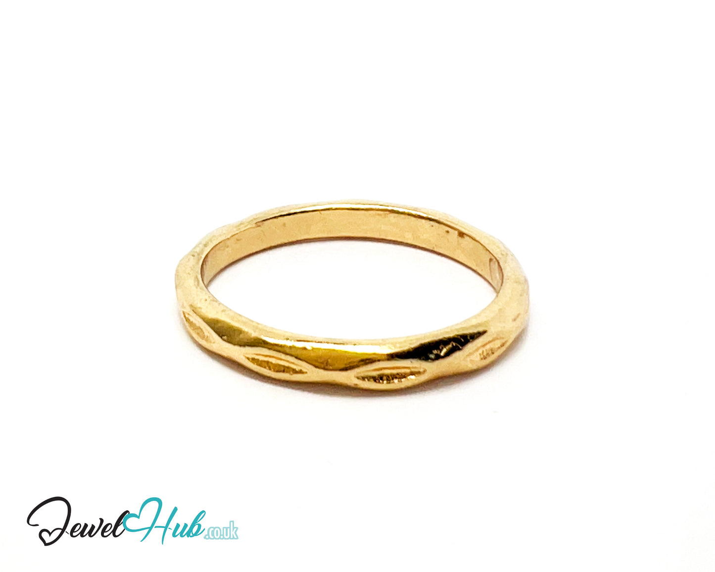 ◉ Gold Oval Groove Ring – Zinc Alloy · UK O · US 7.5 · Engraved Elongated Oval Motif · Polished Gold Finish