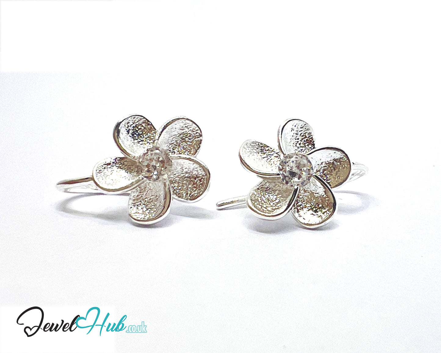Crystal Bloom – 925 Sterling Silver Flower Stud Earrings (3.12g)