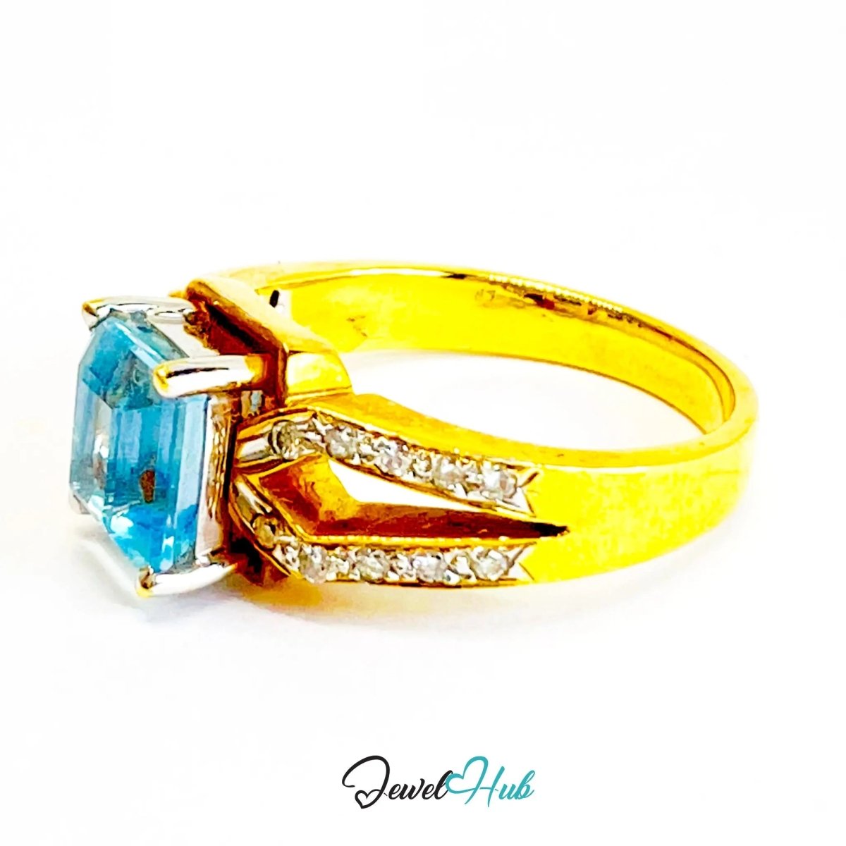18K Gold Ring · Aquamarine Glow · Oceanlight Aurora · UK O · US 7.5 · Crisscross Diamond Band - JewelHub.co.uk