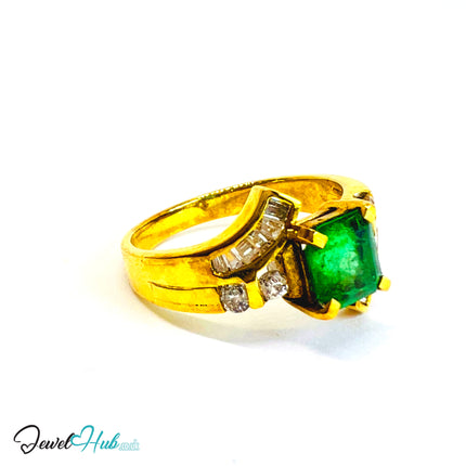 14K Gold Emerald & Diamond Ring · 0.88ct Emerald · UK Q · US 8.25 · Regal Curve Setting - JewelHub
