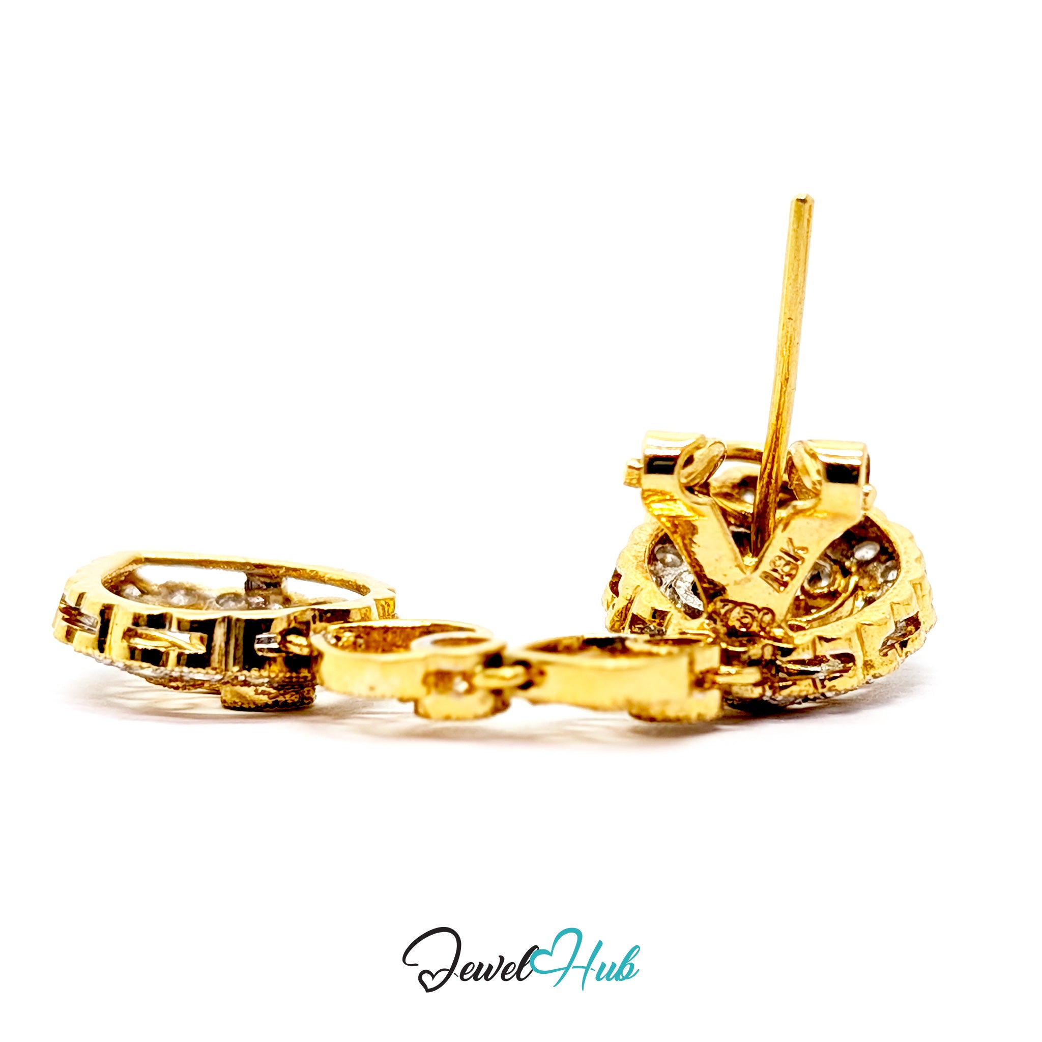Detail of the graduated diamond sizes on the Celestia Bloom 18k gold earrings