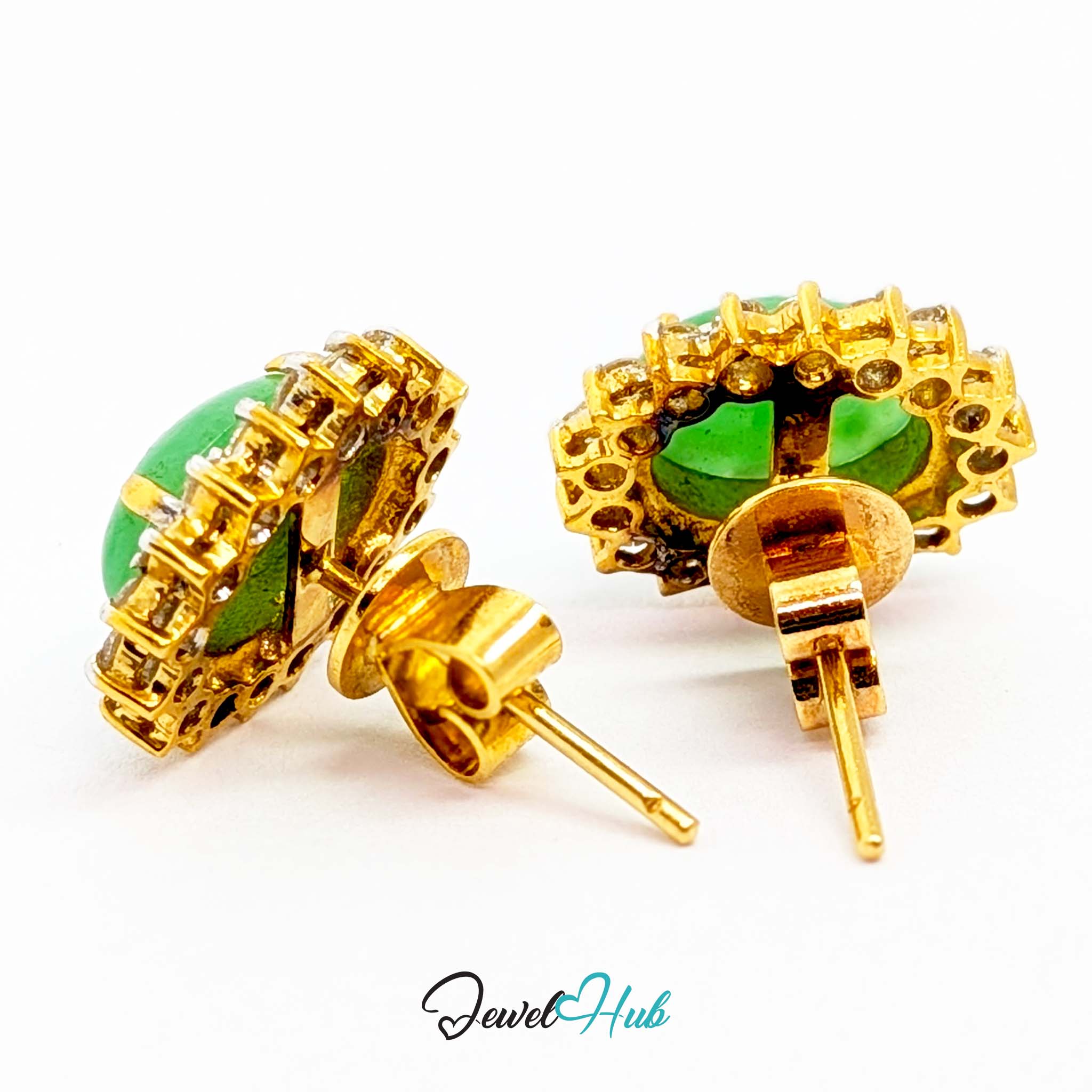Warm yellow claws against the green stone with a cool white gold diamond surround - JewelHub