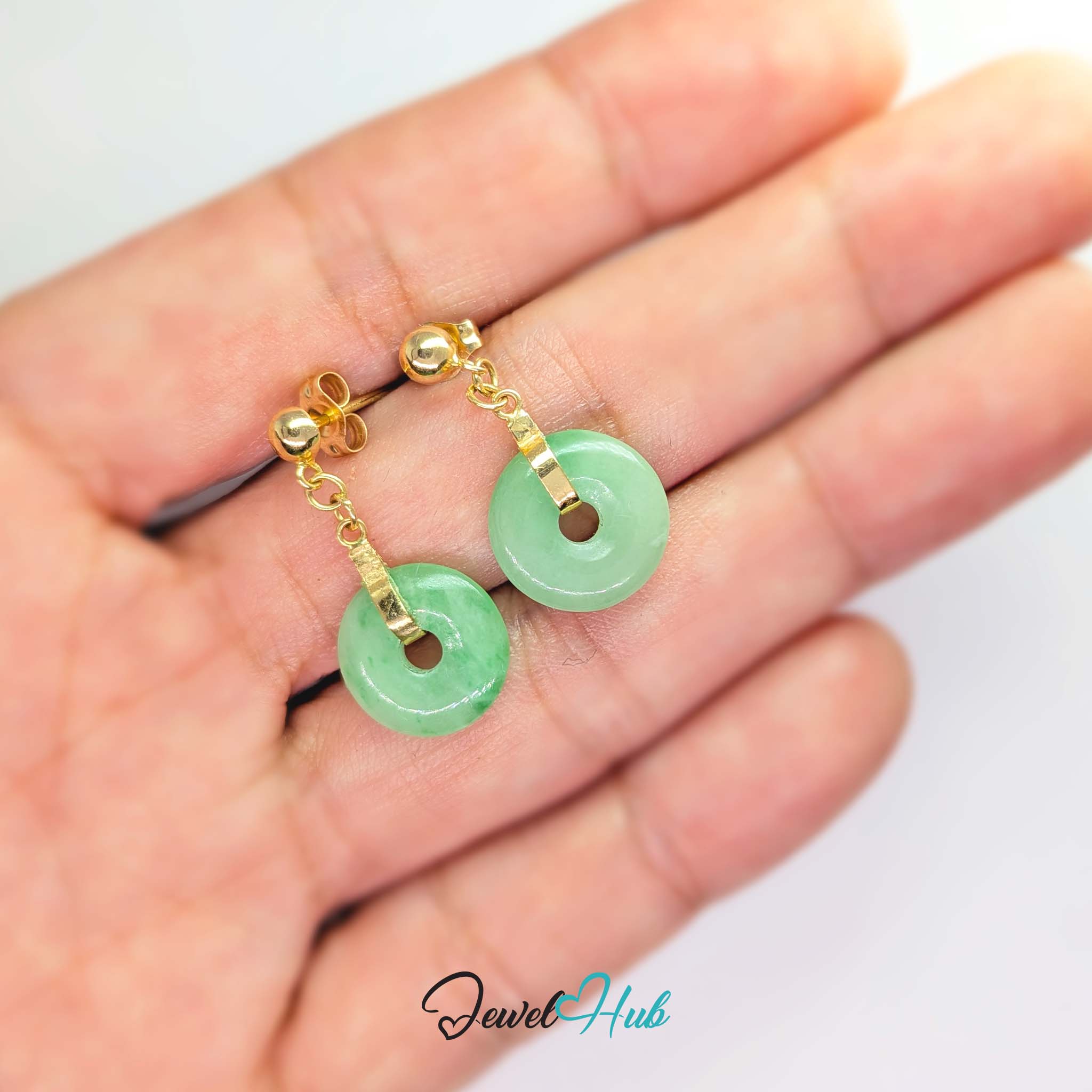 Pierced jade disc threaded onto a plain gold bar, the bi form of Chinese jade - JewelHub