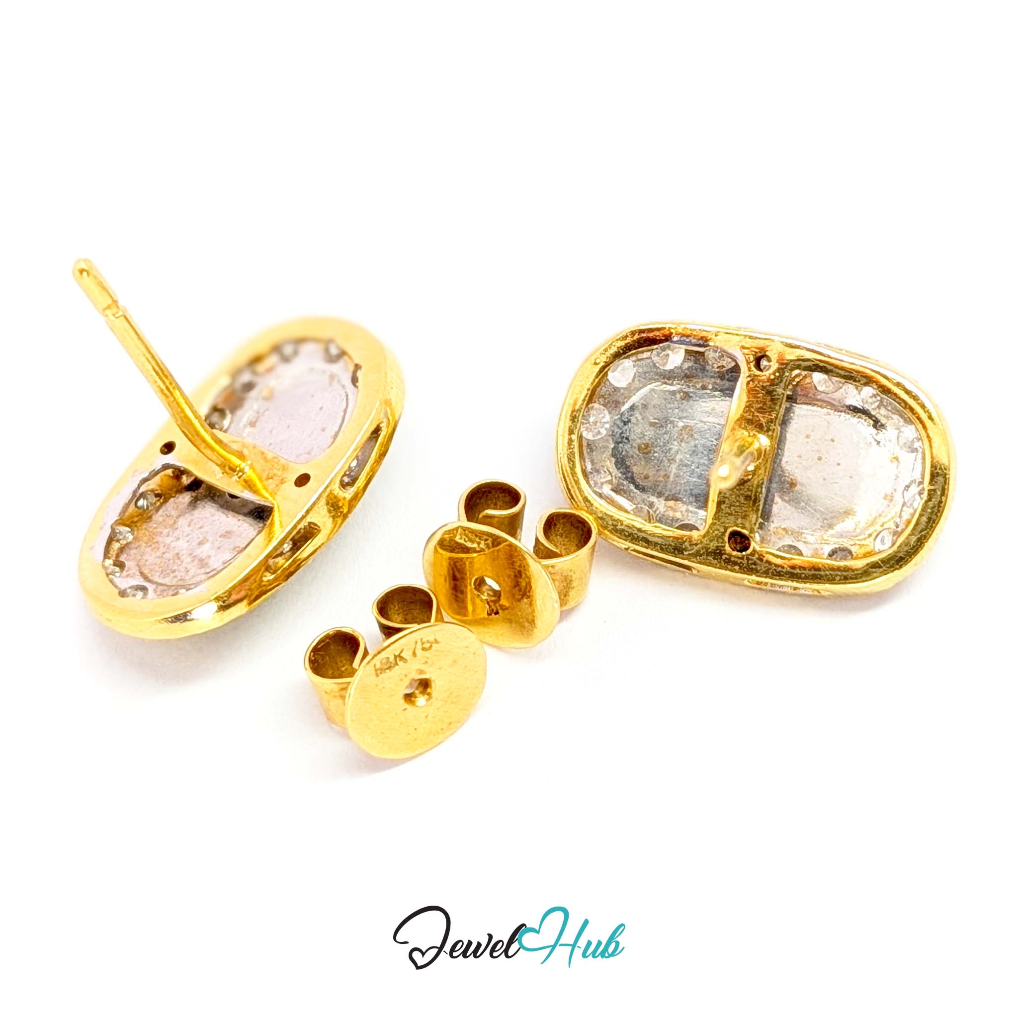 Unbroken line of warm gold bezel between the green jade and the white diamonds - JewelHub