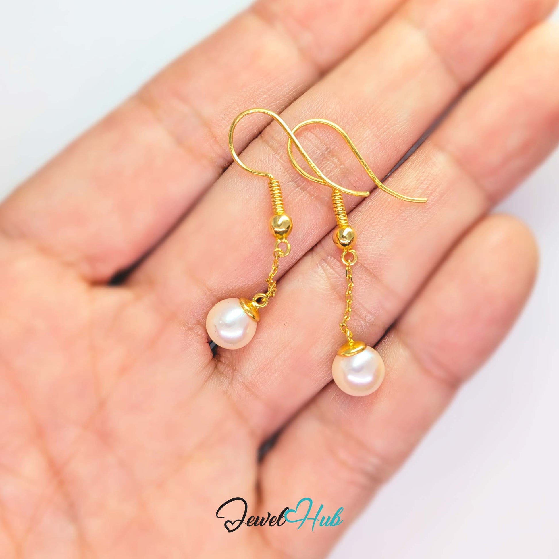Round cultured pearl, about 7mm, hanging free at the end of the chain - JewelHub