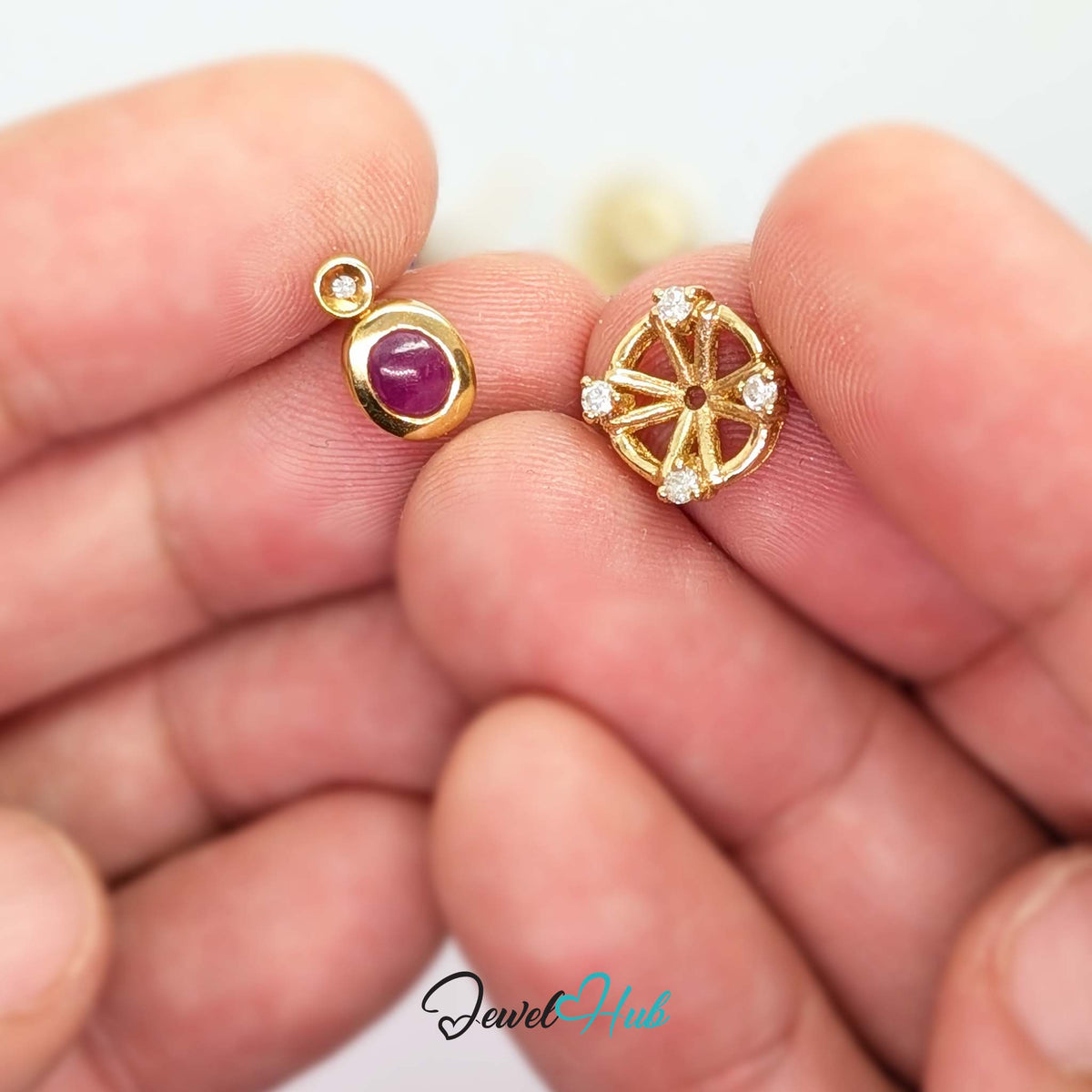 Openwork gold wheel jacket with four diamonds claw-set at the compass points - JewelHub