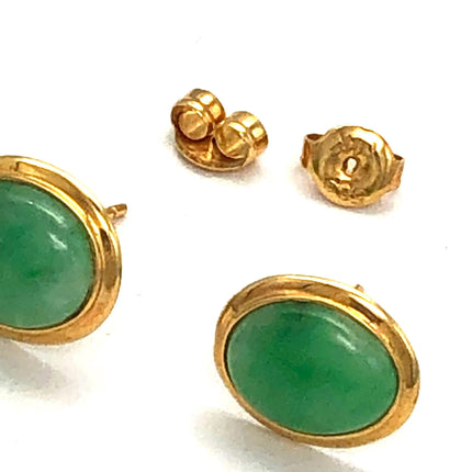 14k (585) Yellow Solid Gold surrounding mounted Oval-shaped Jade earring JH