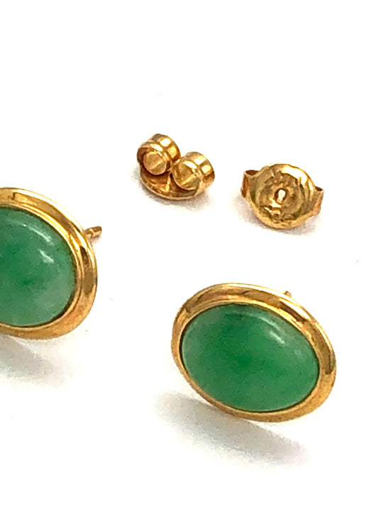 14k (585) Yellow Solid Gold surrounding mounted Oval-shaped Jade earring
