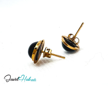 14K Gold Oval Onyx Stud Earrings – Quiet Confidence in Classic Form