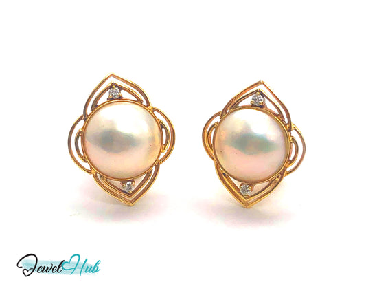 14k (585) Solid Yellow Gold 12mm natural enchanted leaves Pearl and Diamond earrings.