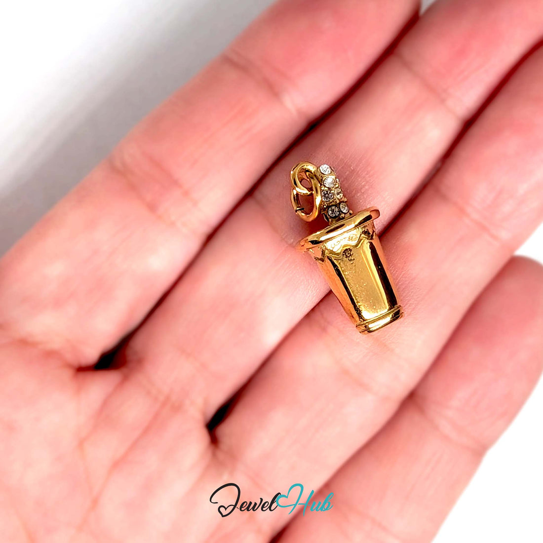 Crystal straw tumbler charm in gold-tone stainless steel, with 18 glue-set crystals - JewelHub