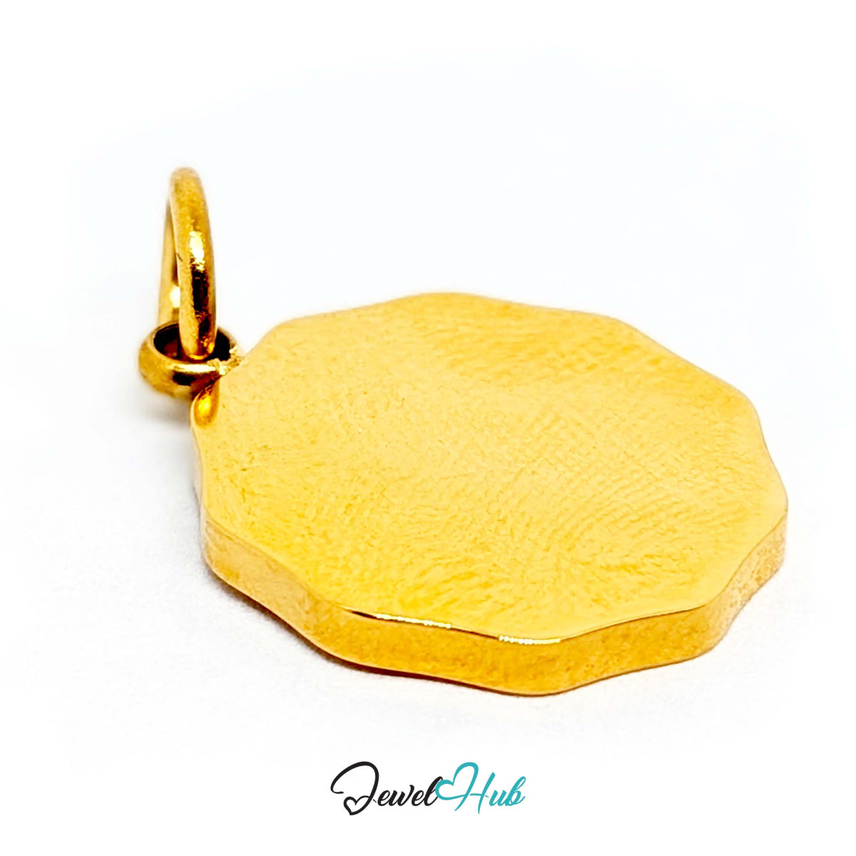 Close-up of the gold-tone pizza charm detail - JewelHub