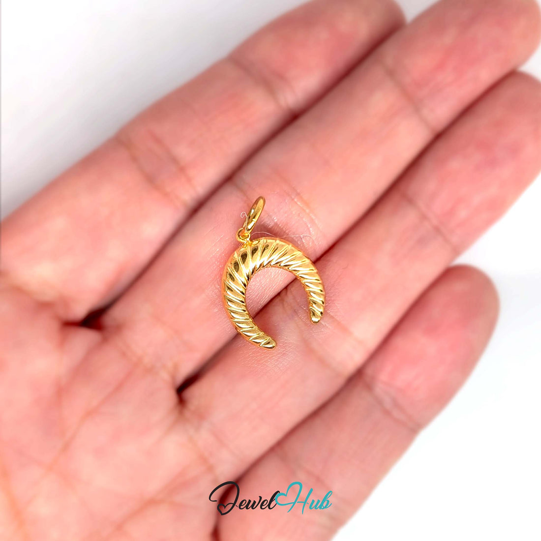 Ribbed horseshoe charm in gold-tone stainless steel - JewelHub