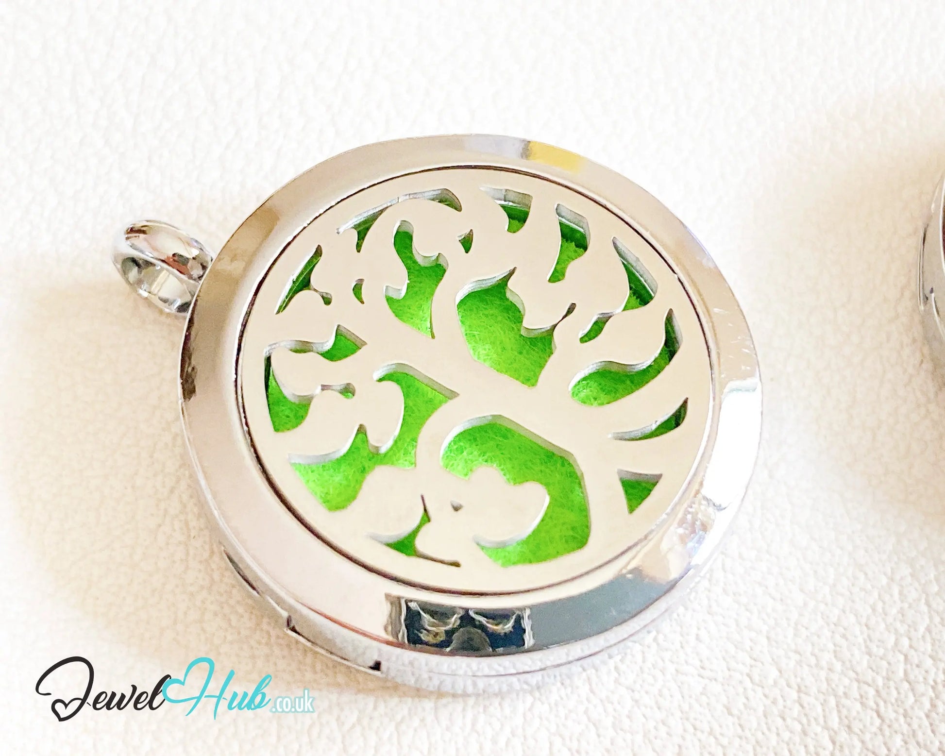 🌳 Tree of Light – Stainless Steel Aromatherapy Pendant for Uplift & Reflection CT