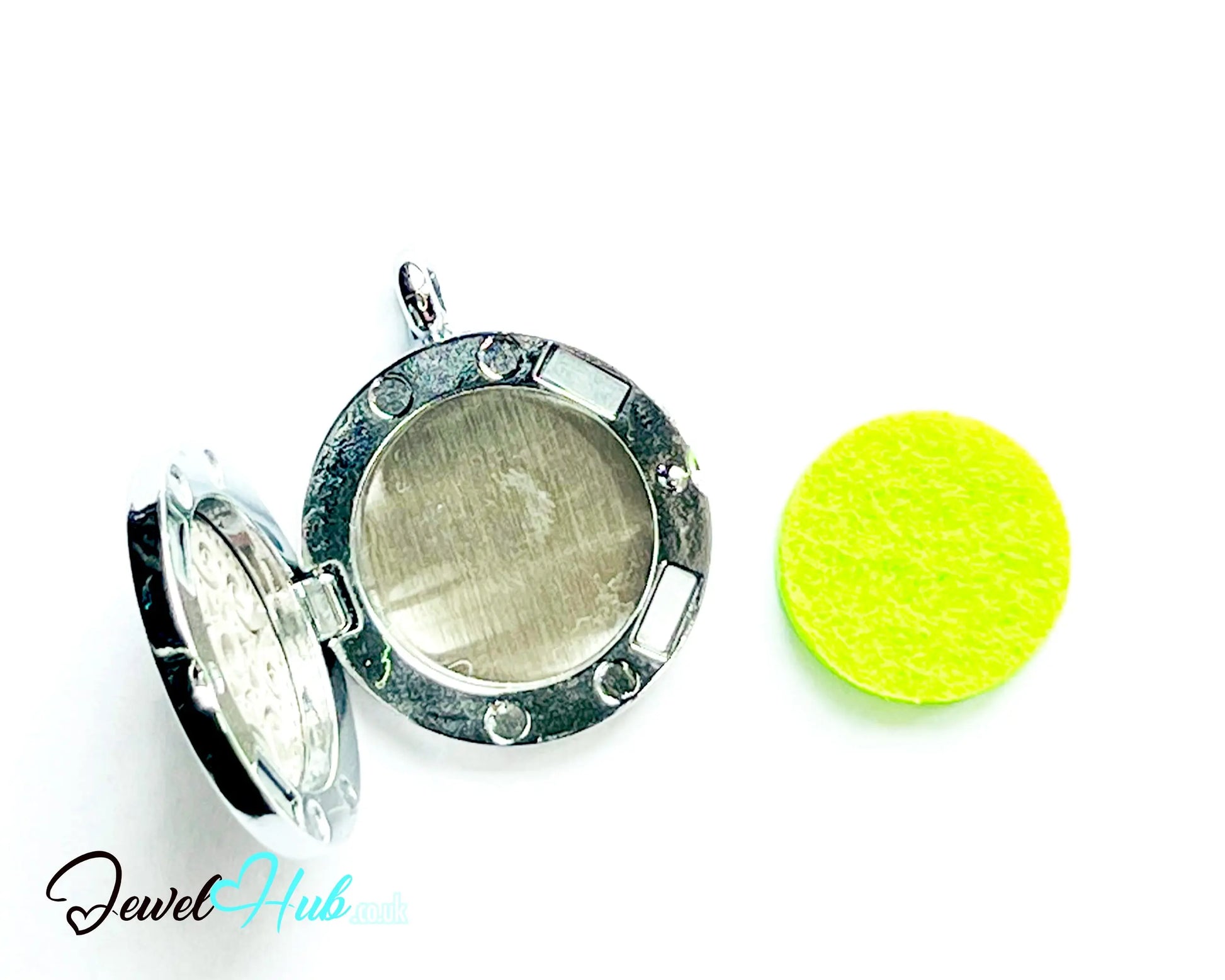 🌼 Radiant Bloom – Stainless Steel Aromatherapy Pendant for Clarity & Positivity CT