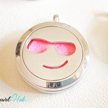 😎 Smiley Cool v1 – Stainless Steel Aromatherapy Pendant for Fun & Feel-Good Vibes CT