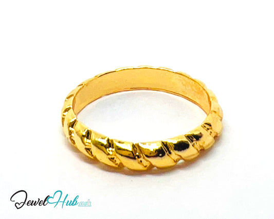 💍 Gold Braided Ring – Zinc Alloy UK Q · US 8.5 · Textured Weave Design · Gold-Tone