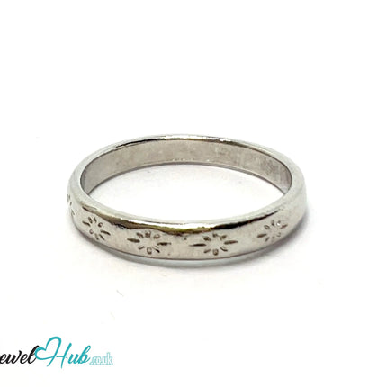🌼 Floral Engraved Ring – Zinc Alloy · UK O · US 7.5 · Delicate Botanical Motif · Silver-Tone Finish CA