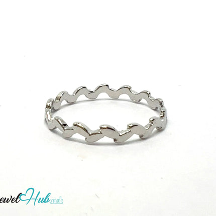 🌊 Wave Band Ring – Zinc Alloy · UK O · US 7.5 · Gentle Ripple Motif · Silver-Tone Finish CA