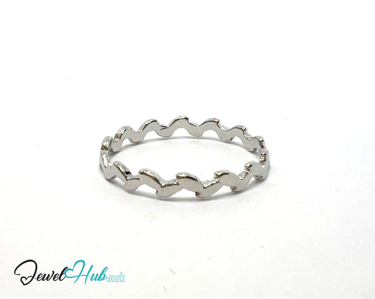 🌊 Wave Band Ring – Zinc Alloy · UK O · US 7.5 · Gentle Ripple Motif · Silver-Tone Finish
