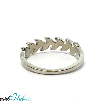 🍃 Leaf Band Ring – Zinc Alloy · UK M · US 6.5 · Engraved Botanical Motif · Silver-Tone Finish CA