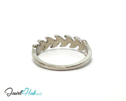 🍃 Leaf Band Ring – Zinc Alloy · UK M · US 6.5 · Engraved Botanical Motif · Silver-Tone Finish