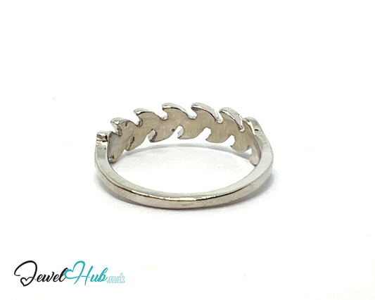 🍃 Leaf Band Ring – Zinc Alloy · UK M · US 6.5 · Engraved Botanical Motif · Silver-Tone Finish