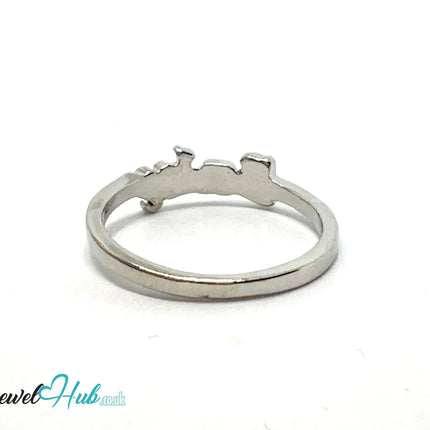 🍼 “Baby” Script Ring – Zinc Alloy · UK O · US 7.5 · Stylised Word Motif · Silver-Tone Finish CA