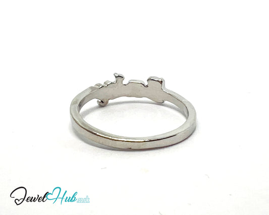🍼 “Baby” Script Ring – Zinc Alloy · UK O · US 7.5 · Stylised Word Motif · Silver-Tone Finish