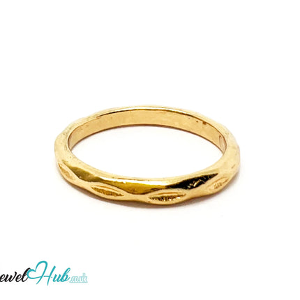 ◉ Gold Oval Groove Ring – Zinc Alloy · UK O · US 7.5 · Engraved Elongated Oval Motif · Polished Gold Finish CA