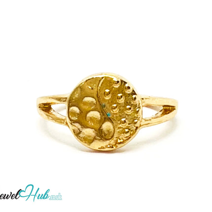 ◉ Gold Crest Loop Ring – Zinc Alloy · UK M · US 6.5 · Sculptural Medallion Face · Split Band · Polished Gold Finish CA