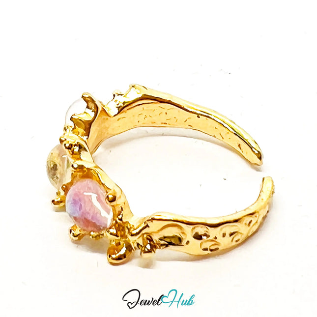 Gold-Plated AB Resin Ring – Fixed Size M | 2.40g Iridescent Glow in Sculptural Gem Form CA