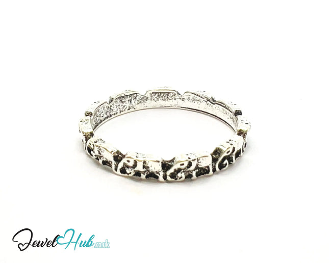 ⛓️ Silver Scroll Chain Ring – Zinc Alloy · UK Q · US 8.5 · Ornate Vine Motif · Brushed Silver Finish CA