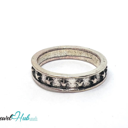 ⛓️ Silver Star Puncture Ring – Zinc Alloy · UK N · US 7 · Raised Star Texture · Brushed Silver Finish CA