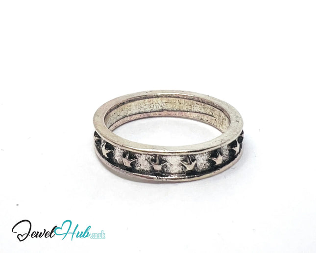 ⛓️ Silver Star Puncture Ring – Zinc Alloy · UK N · US 7 · Raised Star Texture · Brushed Silver Finish CA