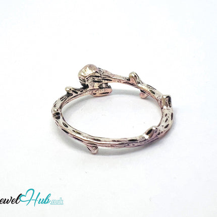 ⛓️ Rose-Tone Floral Rebel Ring – Zinc Alloy · UK M · US 6.5 · Sculptural Vine & Bloom Motif · Metallic Rosy Finish CA