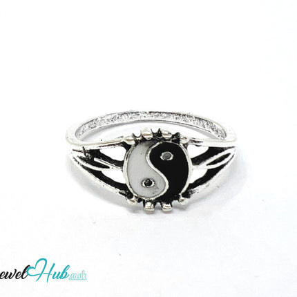 ⛓️ Black and White Yin-Yang Heart Ring – Zinc Alloy · UK O · US 7.5 · Sculptural Taijitu Motif · Brushed Silver Finish CA