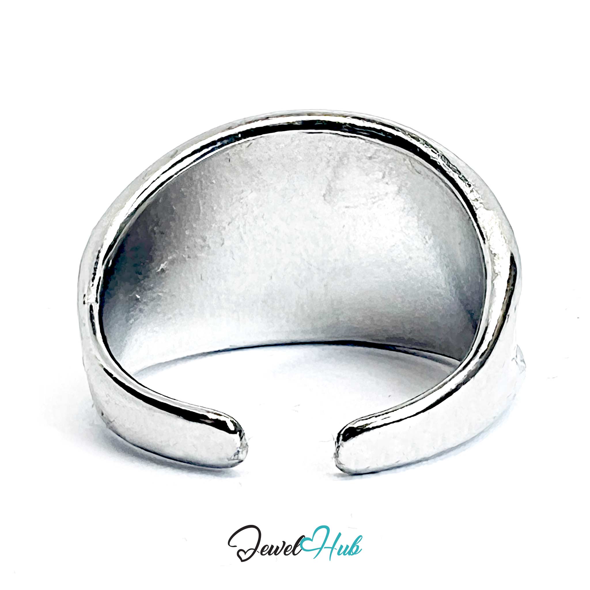 Silver-Plated Linear Groove Zinc Alloy Ring – Wide-Band Design