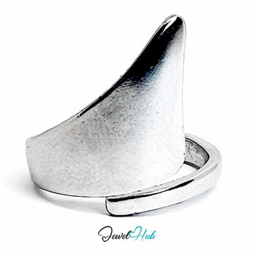 Silver‑Plated Zinc Alloy Wrap Ring – Tapered Shield Design