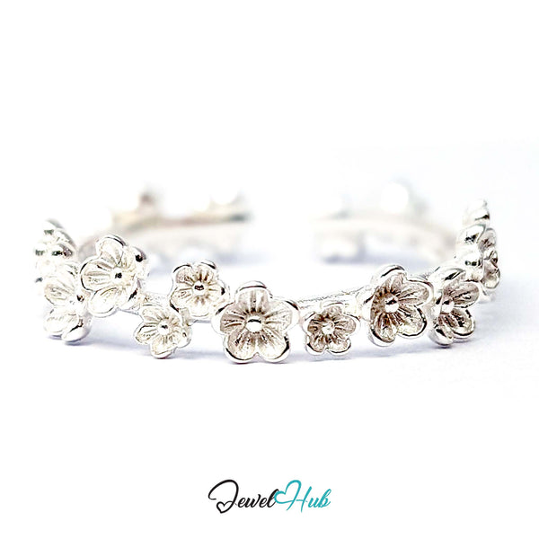 Blossom Band Ring in 999 fine silver, a 4.6mm band of small five-petal flowers, front view