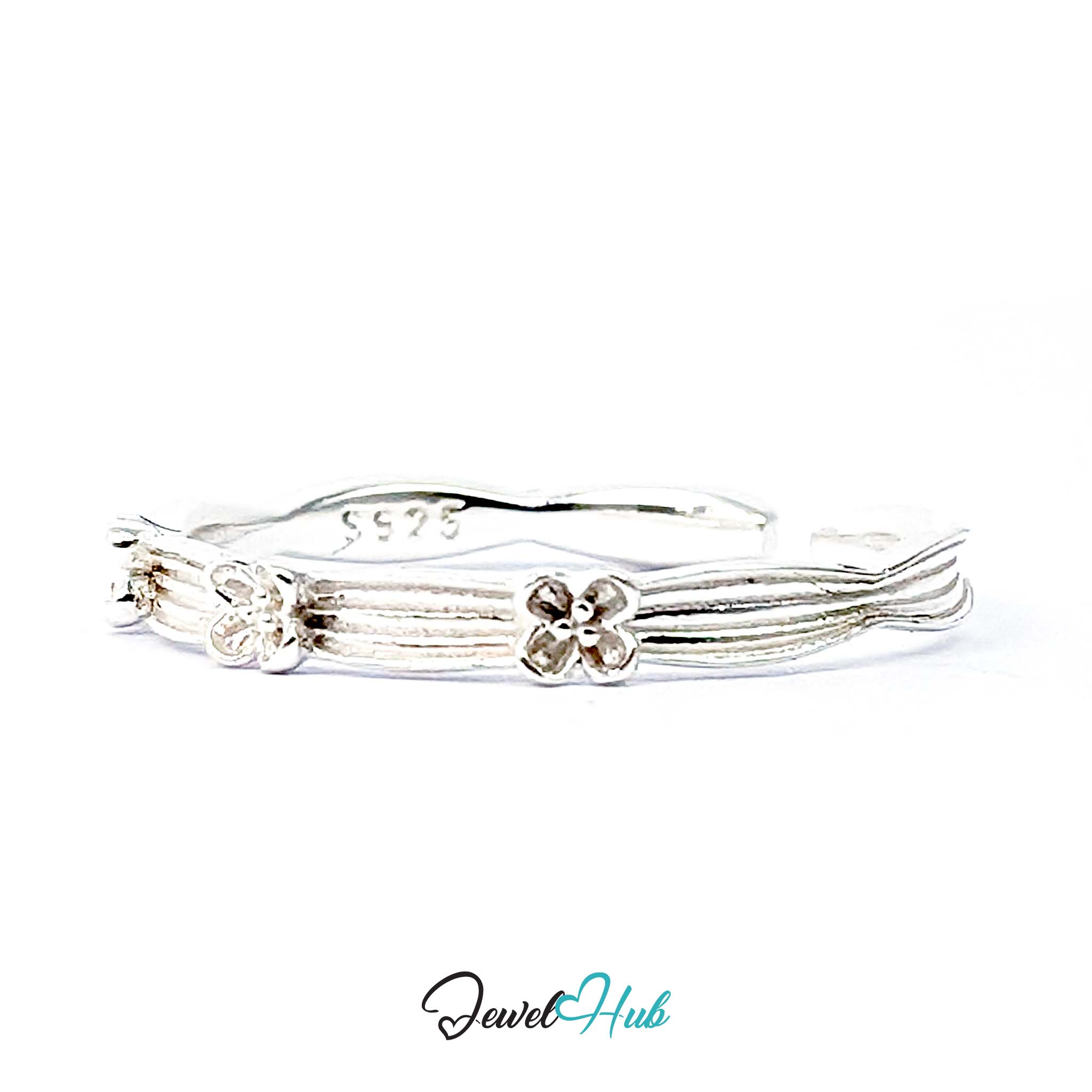Flower Band Ring front view, three small flowers across the ribbed band