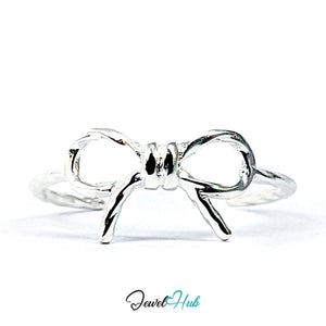 Bow Ring in 999 fine silver, a tied bow in twisted wire, front view