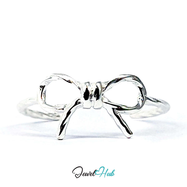 Bow Ring in 999 fine silver, a tied bow in twisted wire, front view